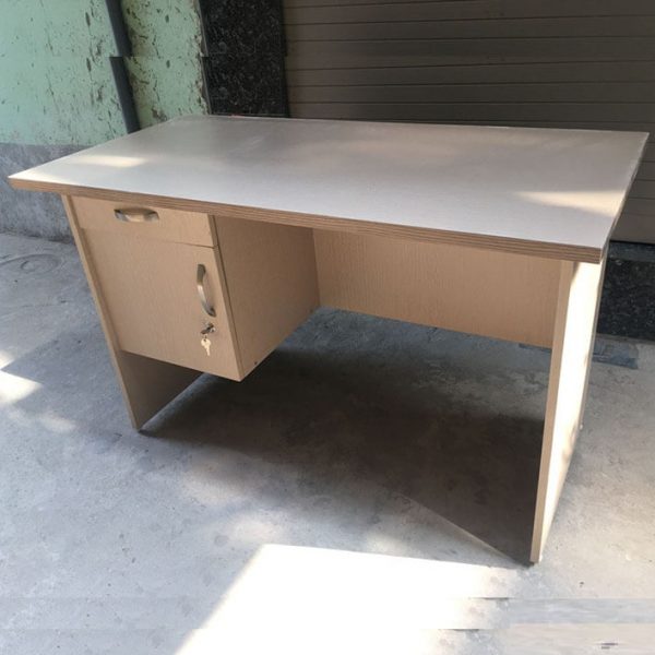 Bàn làm việc nhân viên cũ 1m2 có hộc giá rẻ