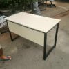 Bàn làm việc cũ chân sắt 1m2 màu kem