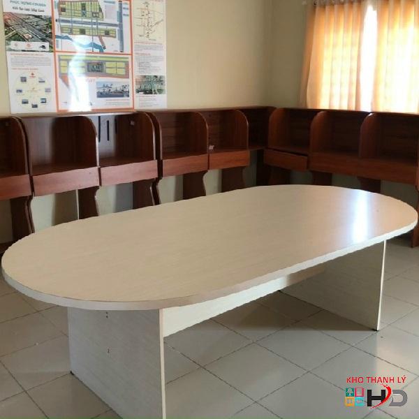 ban hop oval 2m4 gia re