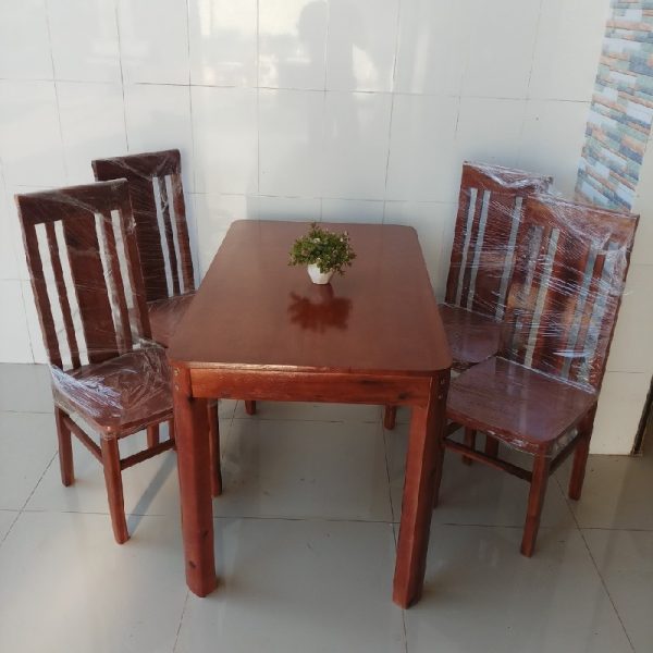 Bộ bàn ăn 4 ghế gỗ giá rẻ