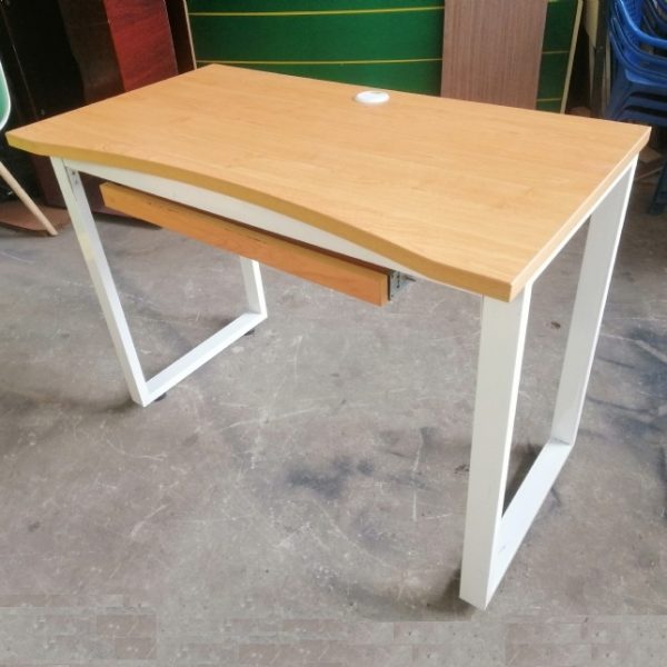 Bàn làm việc cũ 1m chân sắt có ngăn bàn phím