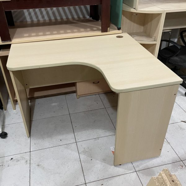 Bàn làm việc cũ chữ L 1m x 0.9m màu kem
