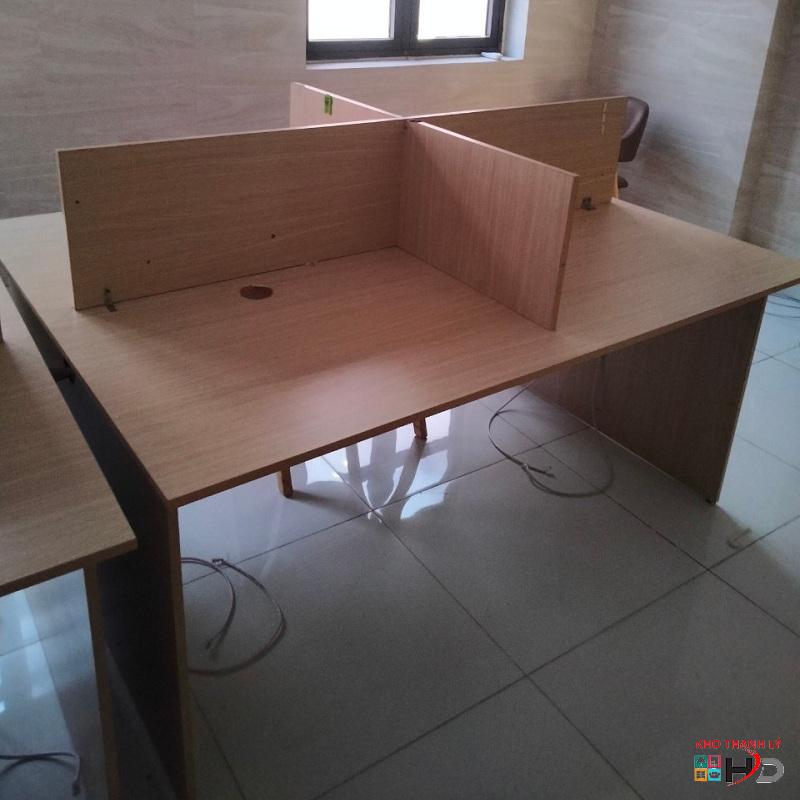 ban lam viec cum 4 cho ngoi