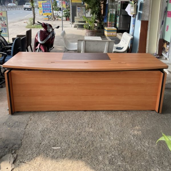 Bàn giám đốc thanh lý 2m4 giá rẻ