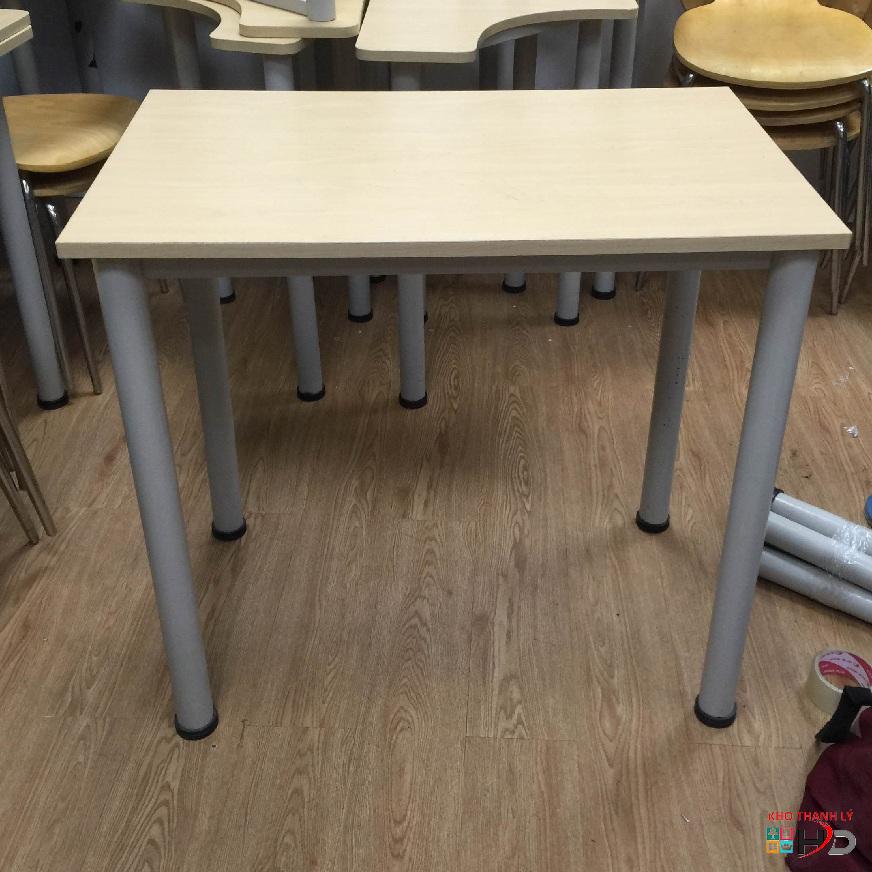 ban lam viec cu chan sat 80cm mau kem