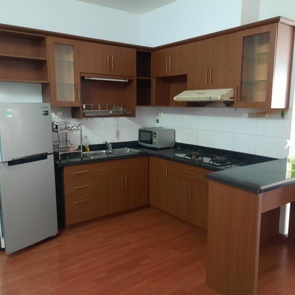 Tủ bếp MDF cũ màu nâu