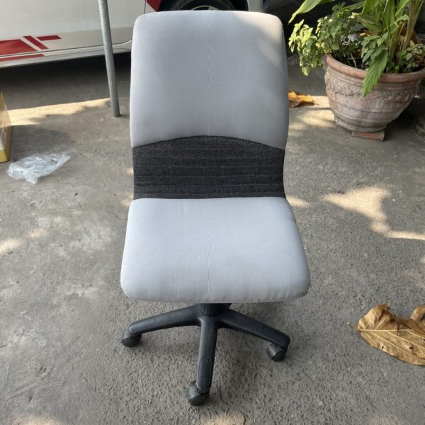 Ghế xoay cũ lưng liền không tay vịn