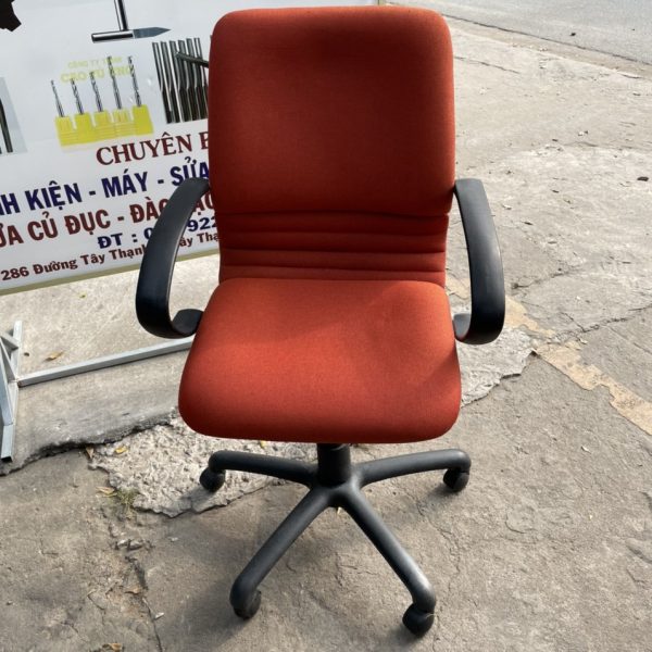 Ghế xoay cũ lưng trung màu cam