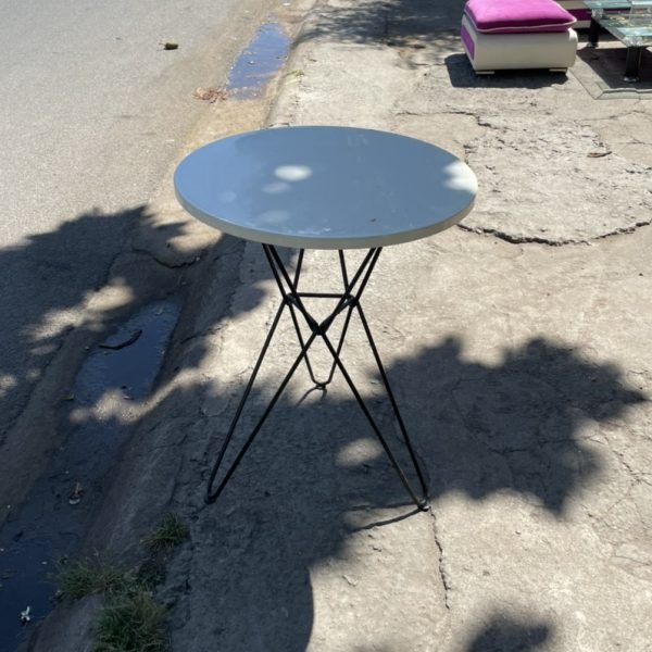 Bàn tròn cafe chân sắt cũ