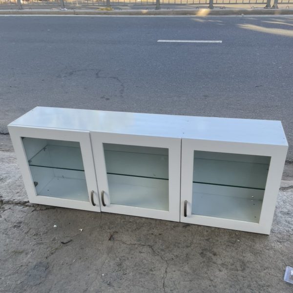 Thanh lý tủ bếp trên 3 cánh cửa kính dài 1m45