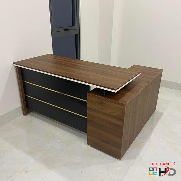 ban giam doc L nau den