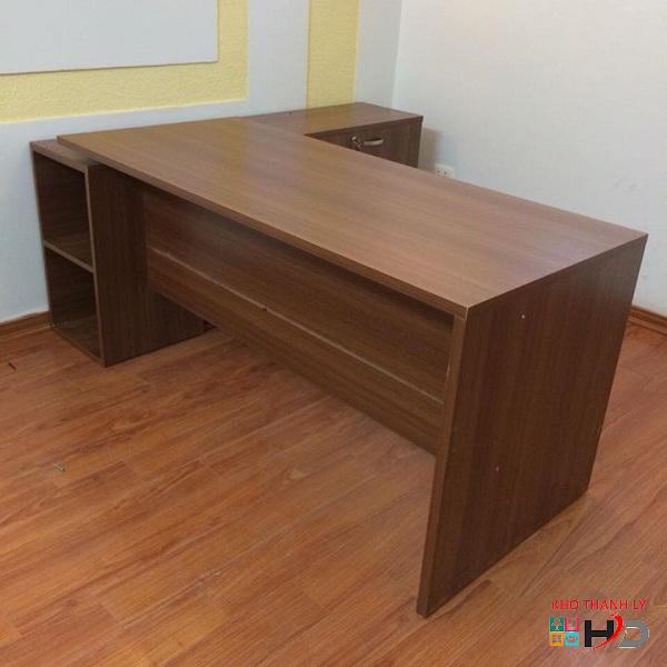 ban giam doc chu l 1m6 x 1m2