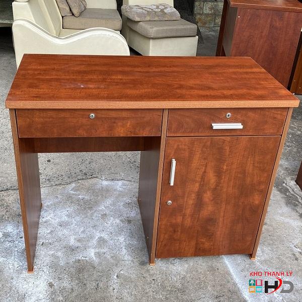 ban lam viec 1m x 50cm co nhieu hoc