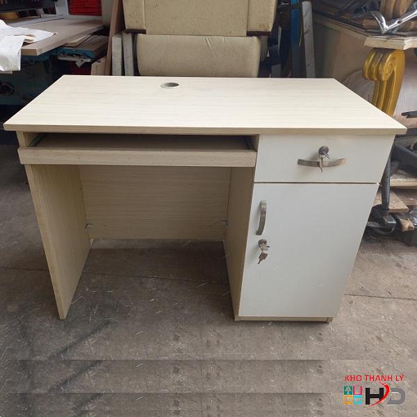 ban lam viec 1m x 50cm nhieu hoc mau van go