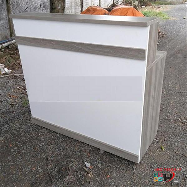 Quầy lễ tân 1m2 viền xám
