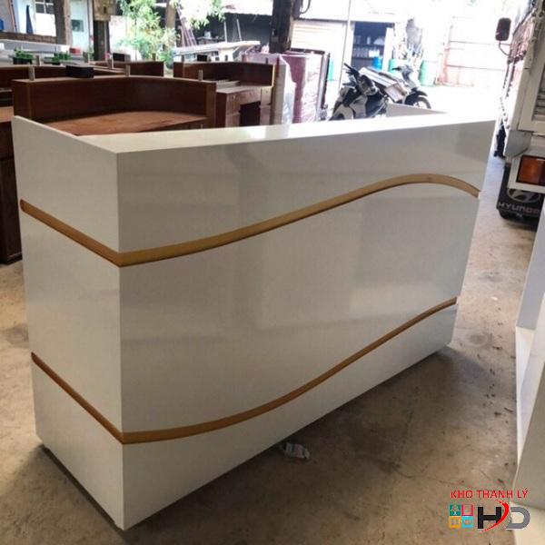 Quầy lễ tân chữ U 1m8 viền cong