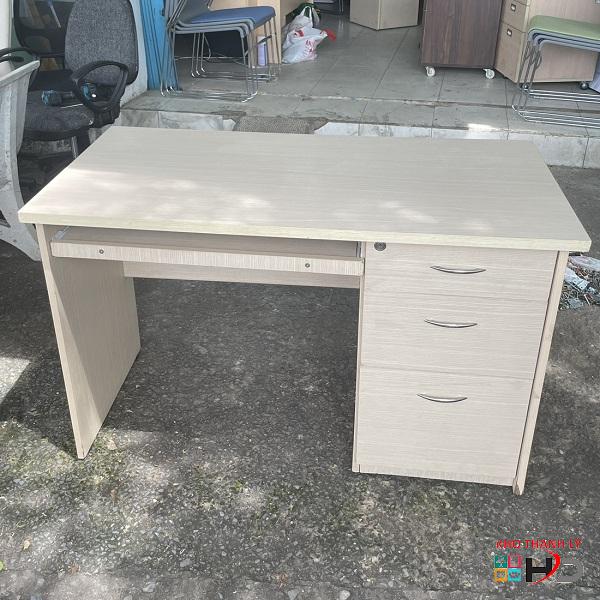 ban lam viec 1m2 co 3 học hang dep