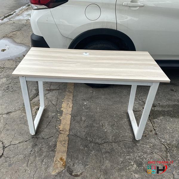 ban lam viec chan sat chu u 1m2