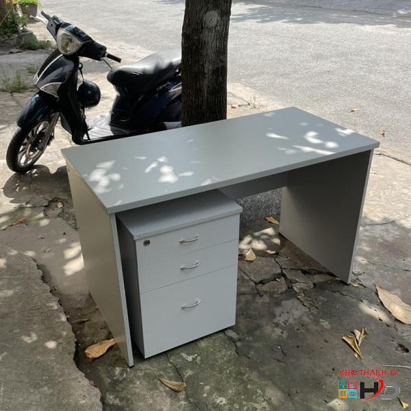 ban lam viec cu 1m2 kem hoc di dong