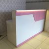 Quầy thu ngân trắng hồng gắn đèn LED giá rẻ