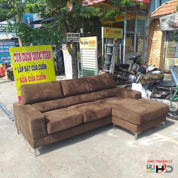 Sofa chữ L cũ bọc vải nhung màu nâu