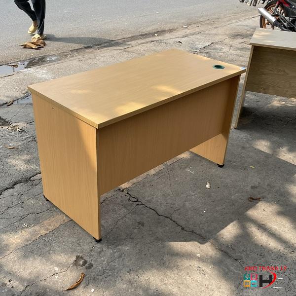 Ban-lam-viec-nhan-vien-1m2