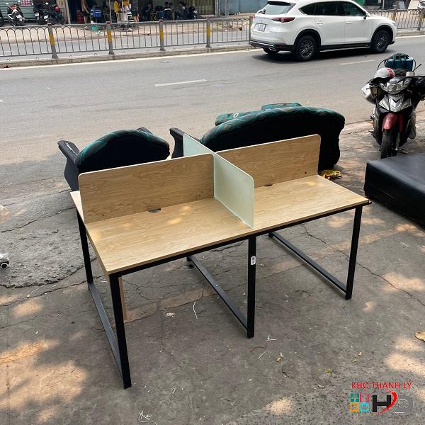 ban-cum-4-cho-co-vach-ngan