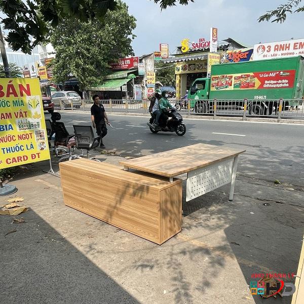 ban-giam-doc-chu-l-1m8