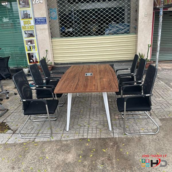 bo-ban-hop-cao-cap-hoa-phat