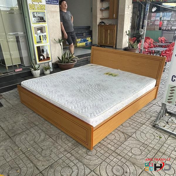 giường ngủ 1m8 kèm nệm