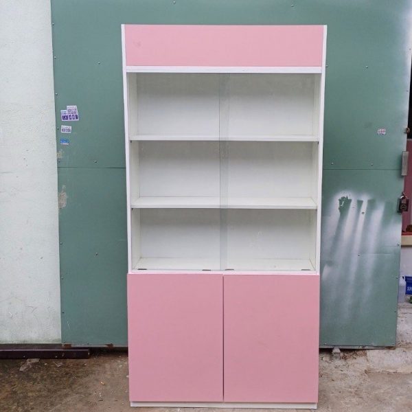 Tủ trưng bày cao trắng phối hồng