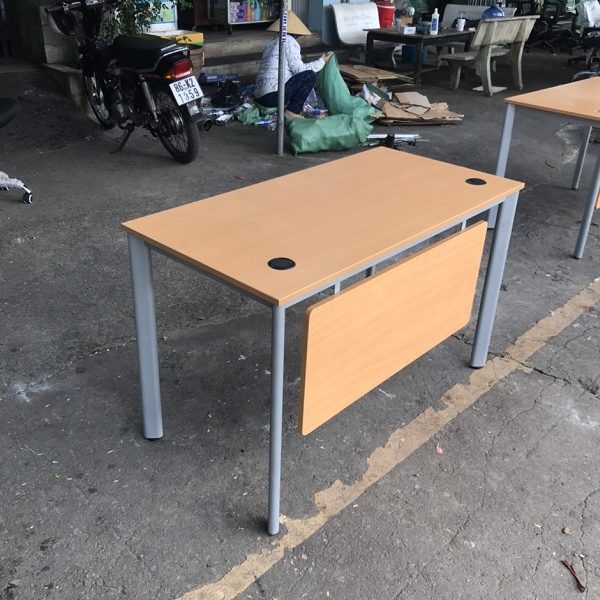 Bàn làm việc 1m2 có vè thanh lý