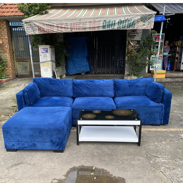 Bộ sofa chữ l nệm bọc vải màu xanh kèm bàn