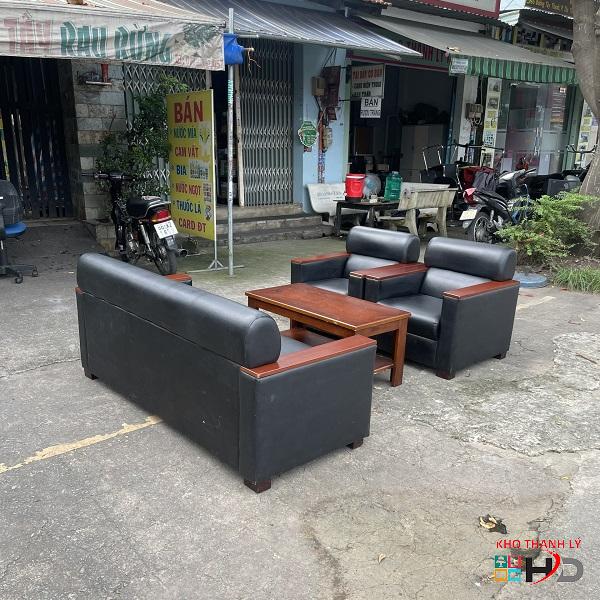 Bộ sofa bọc da màu đen kèm bàn thanh lý 1 Bộ sofa bọc da màu đen kèm bàn thanh lý