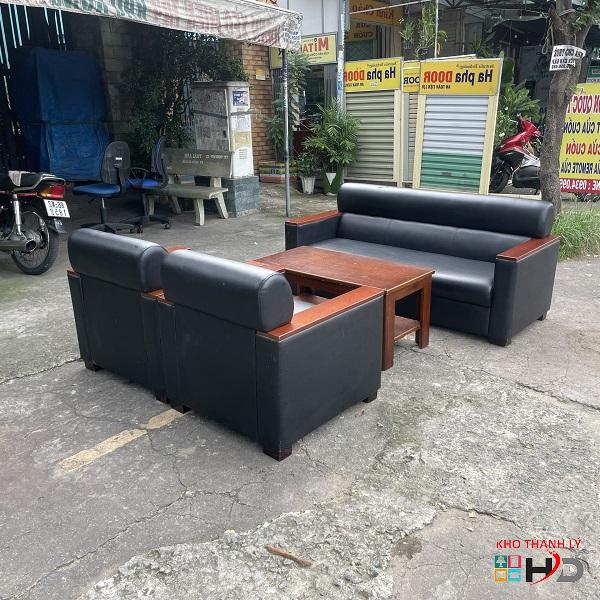 Bộ sofa bọc da màu đen kèm bàn thanh lý 2