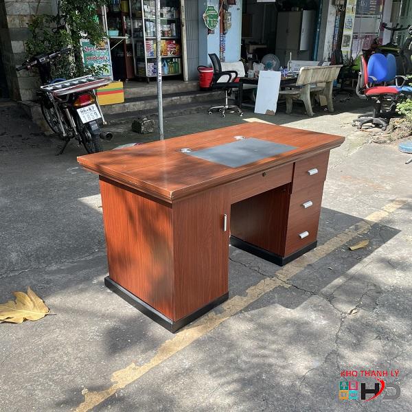 bàn giám đốc 1m4 thanh lý có hộc tủ giá rẻ 2