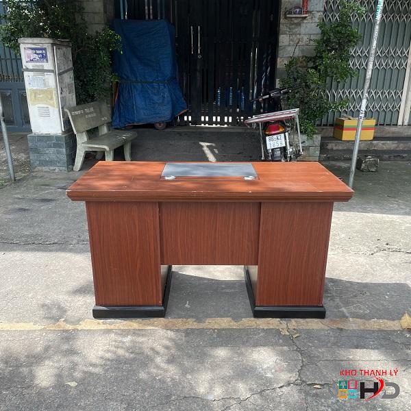 bàn giám đốc 1m4 thanh lý có hộc tủ giá rẻ 3