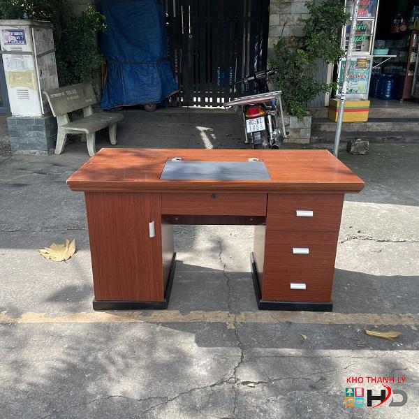 Bàn làm việc giám đốc 1m4 có hộc tủ thanh lý
