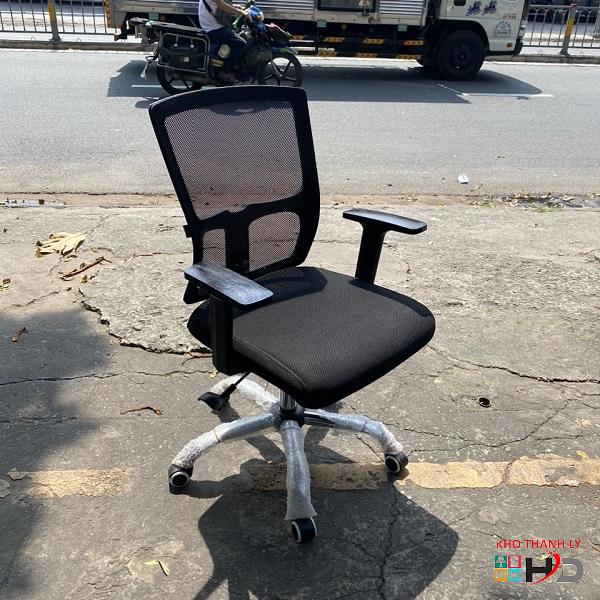 ghe xoay lưng lưới chân mạ inox thanh lý 2