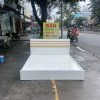 Giường ngủ mdf trắng 1m8 phối sọc vàng