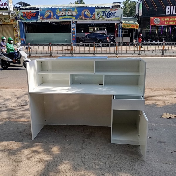 quay thu ngan trang phoi xanh 1m6 thanh ly 2