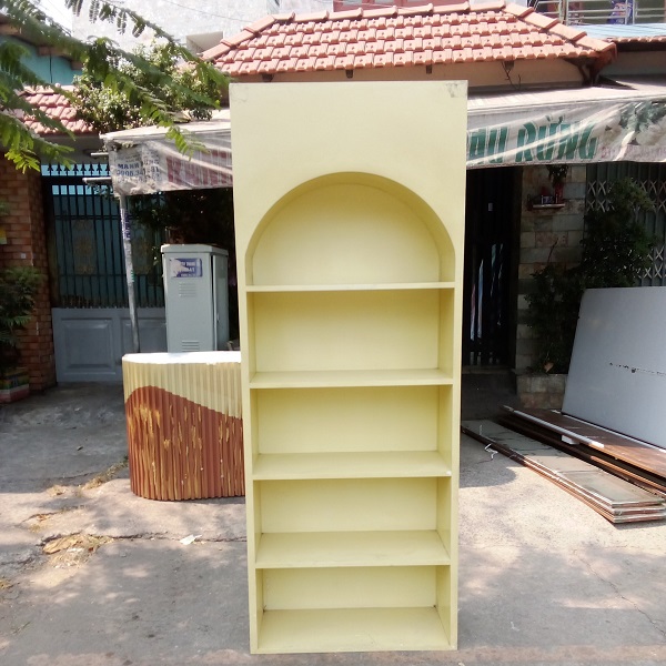 Tủ trưng bày sản phẩm màu vàng 1m9 thanh lý