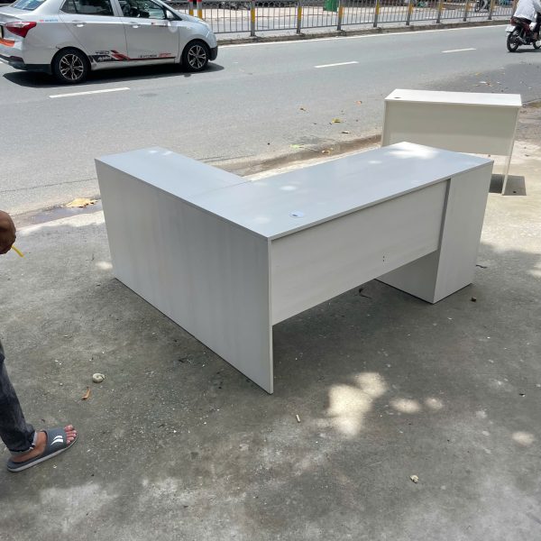 Bàn làm việc chữ l vân gỗ sồi 1m6