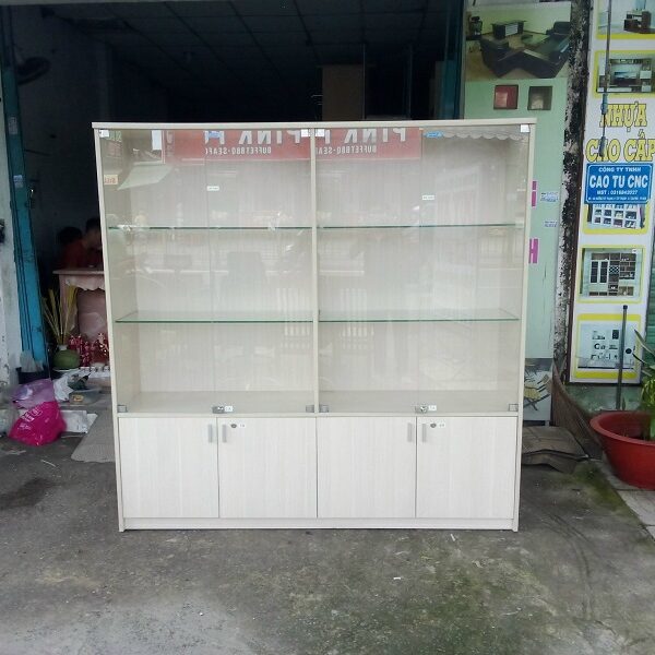 Tủ trưng bày sản phẩm 1m8 cửa kính