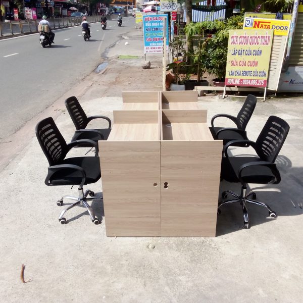 Cụm bàn 4 chỗ kèm ghế xoay lưng chữ a