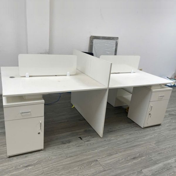Bàn nhân viên 4 chỗ ngồi