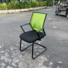 Ghế chân quỳ bàn họp lưng lưới xanh