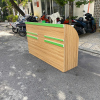 quầy lễ tân vân gỗ phối sọc xanh 1m8