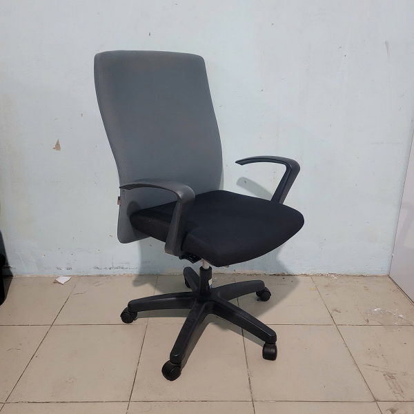 Ghế xoay bọc vải cao cấp chân nhựa