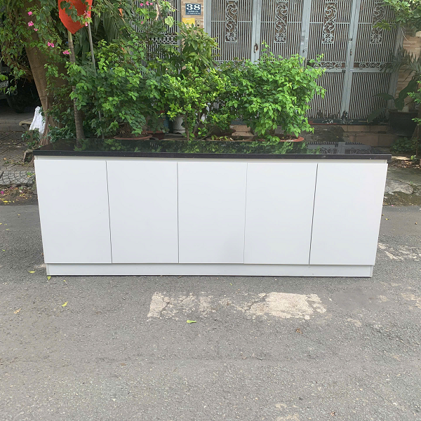 Tủ bếp dưới mặt đá 2m7